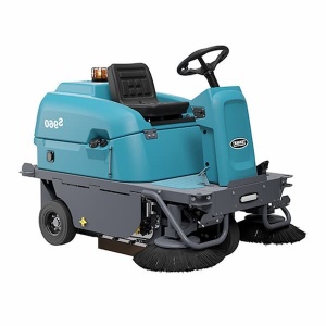 Sėdima akumuliatorinė šlavimo mašina "Tennant S960"