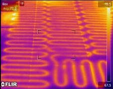 Grindinio šildymo vaizdas per termovizorių